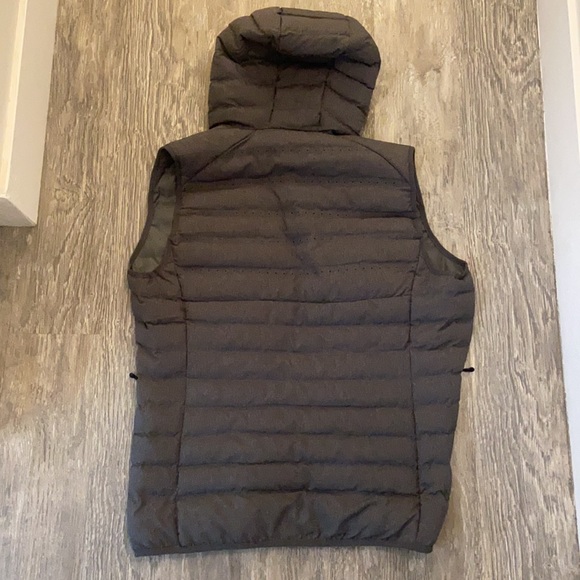 Gymshark Hooded Puffer Vest LIKE NEW. No flaws. - Picture 5 of 5